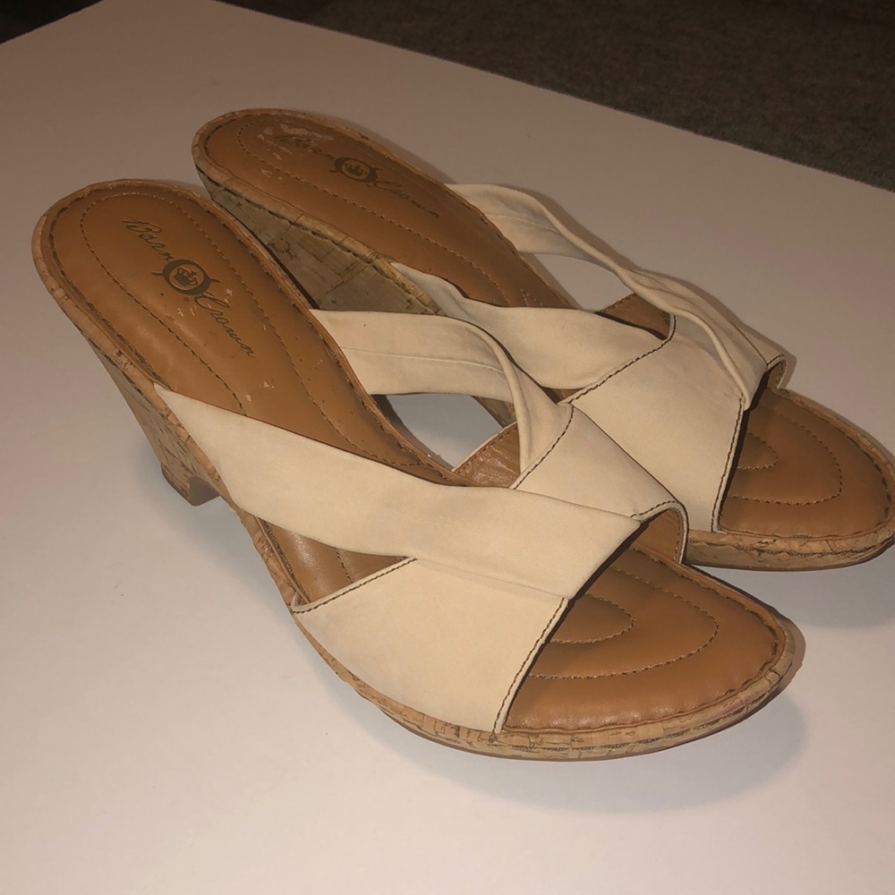 BORN Wedge Cream Sandals 10